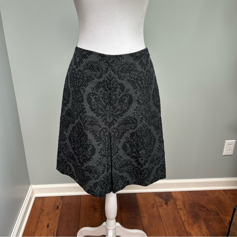 Ann Taylor size 4P charcoal gray demask print skirt